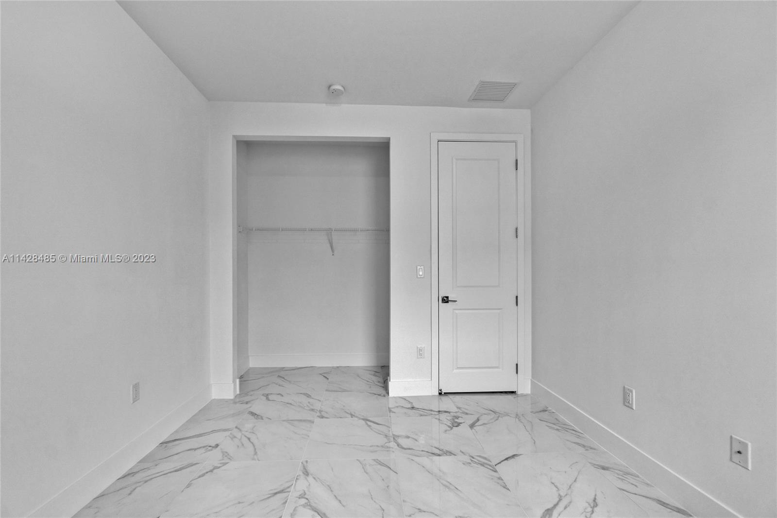 CANARIAS EAST - Residential Lease