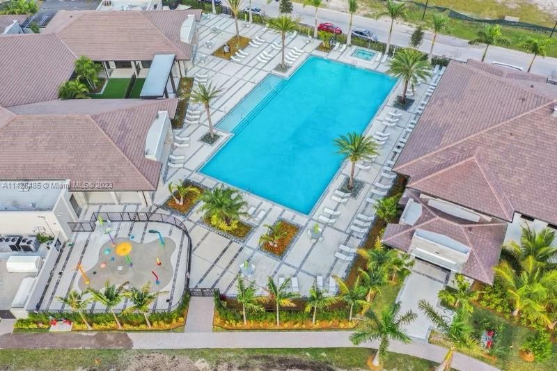 CANARIAS EAST - Residential Lease
