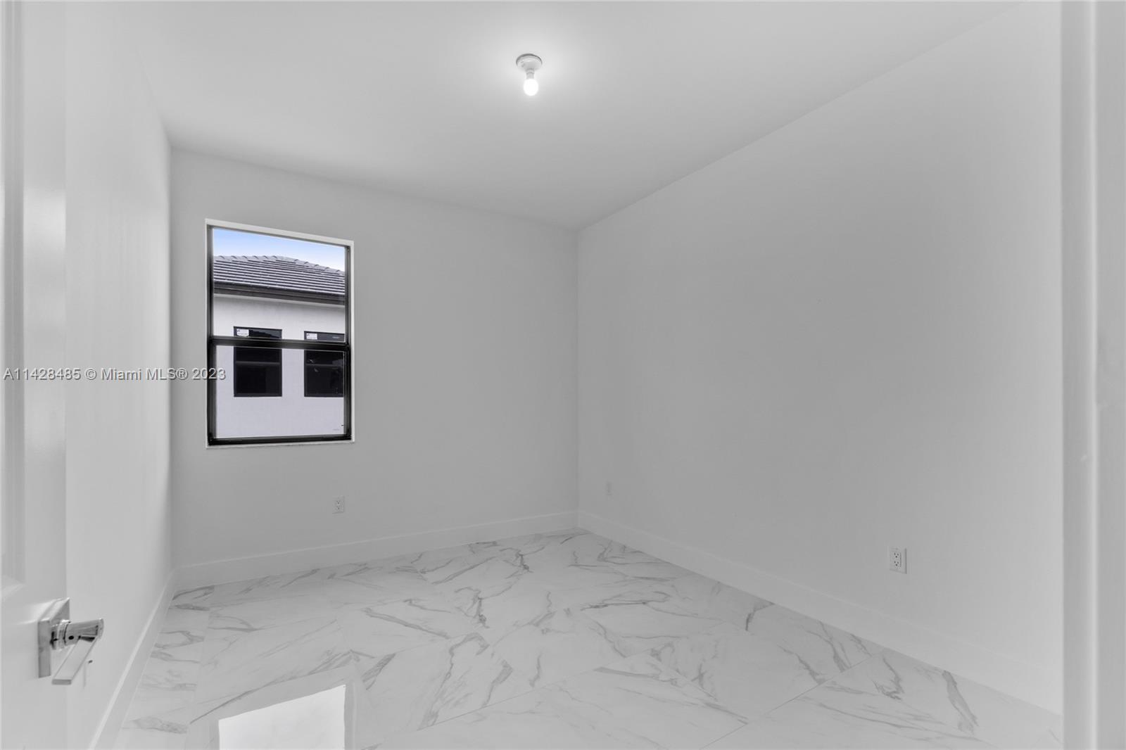 CANARIAS EAST - Residential Lease