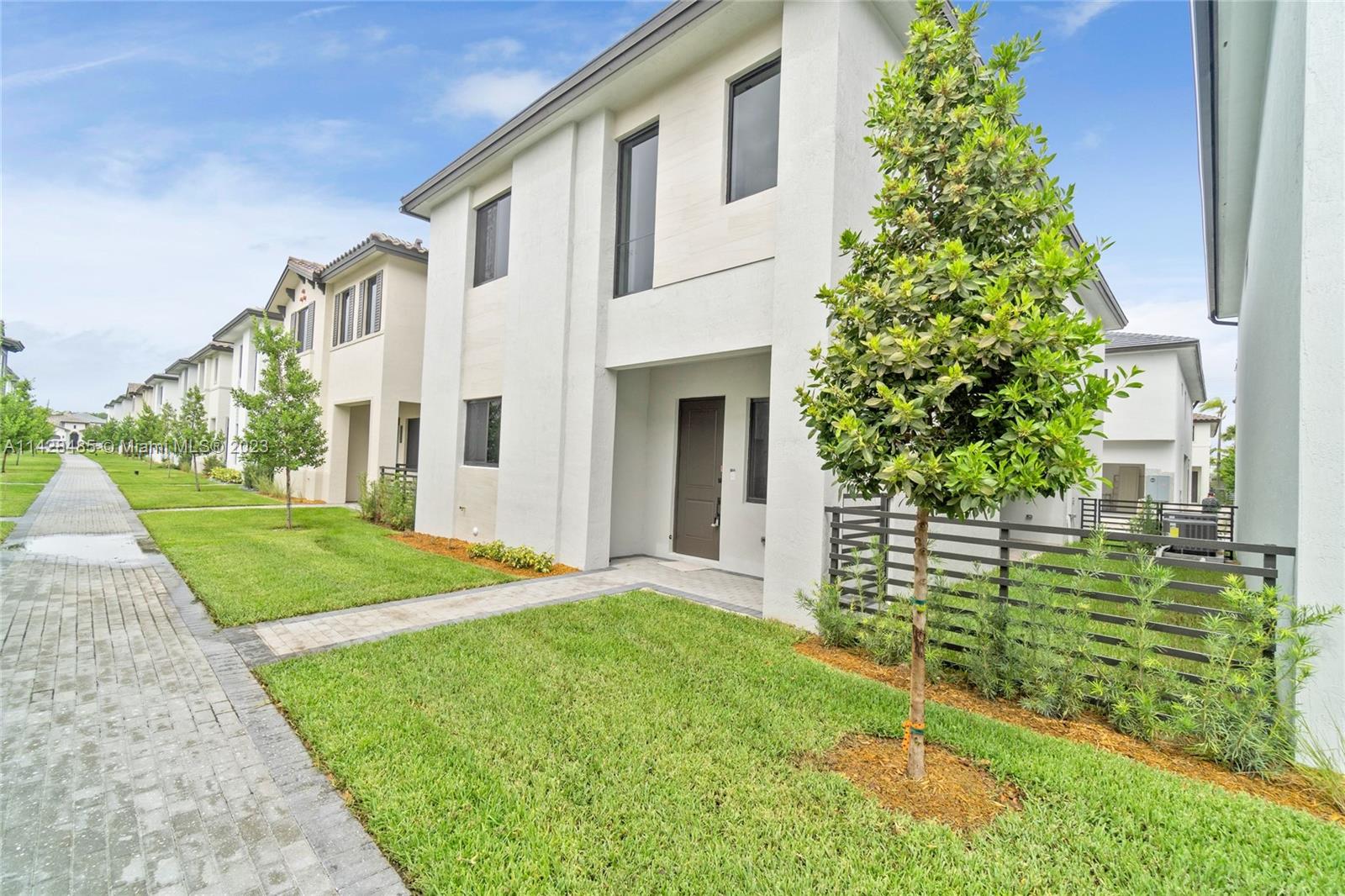 CANARIAS EAST - Residential Lease