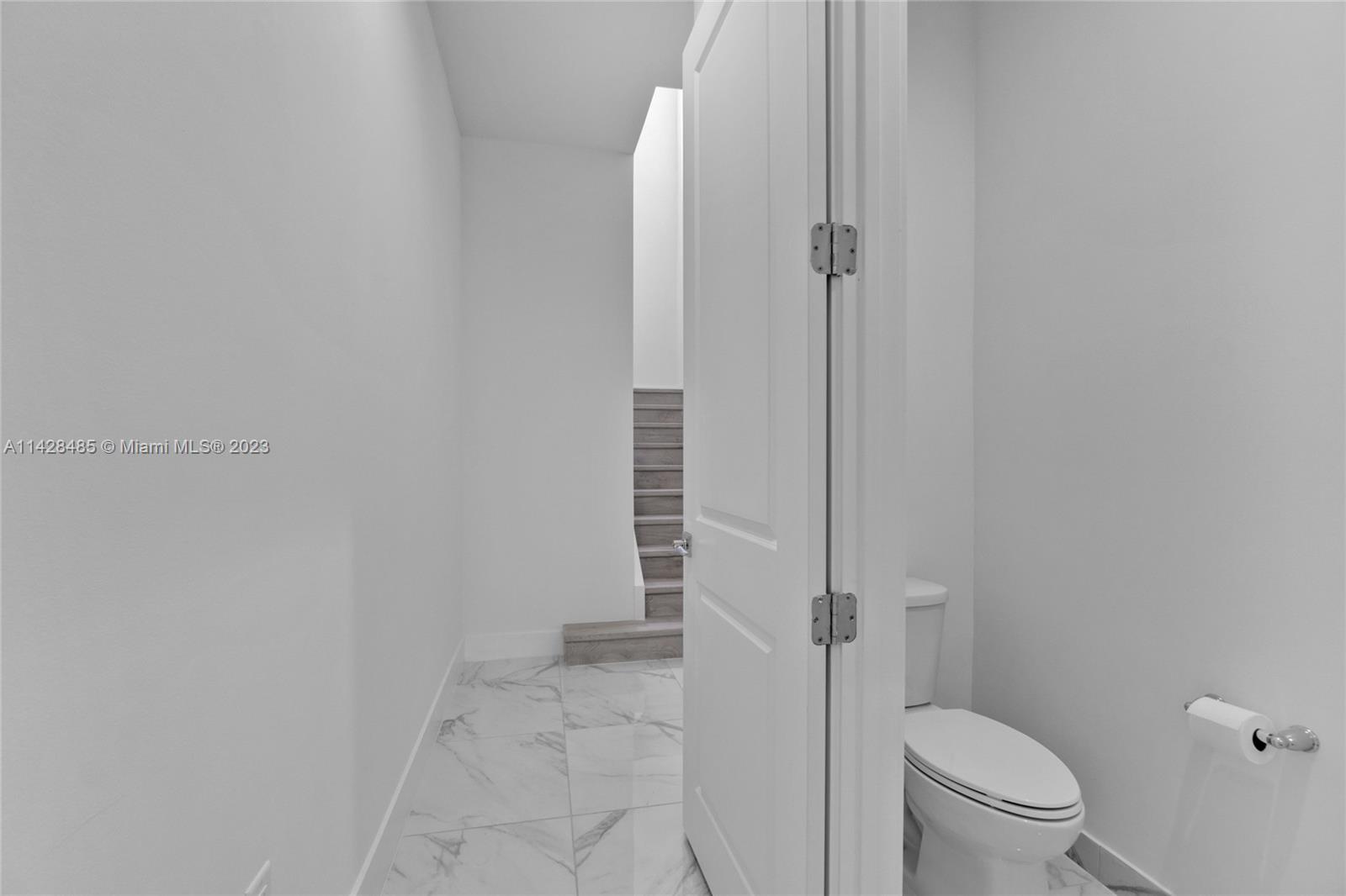 CANARIAS EAST - Residential Lease