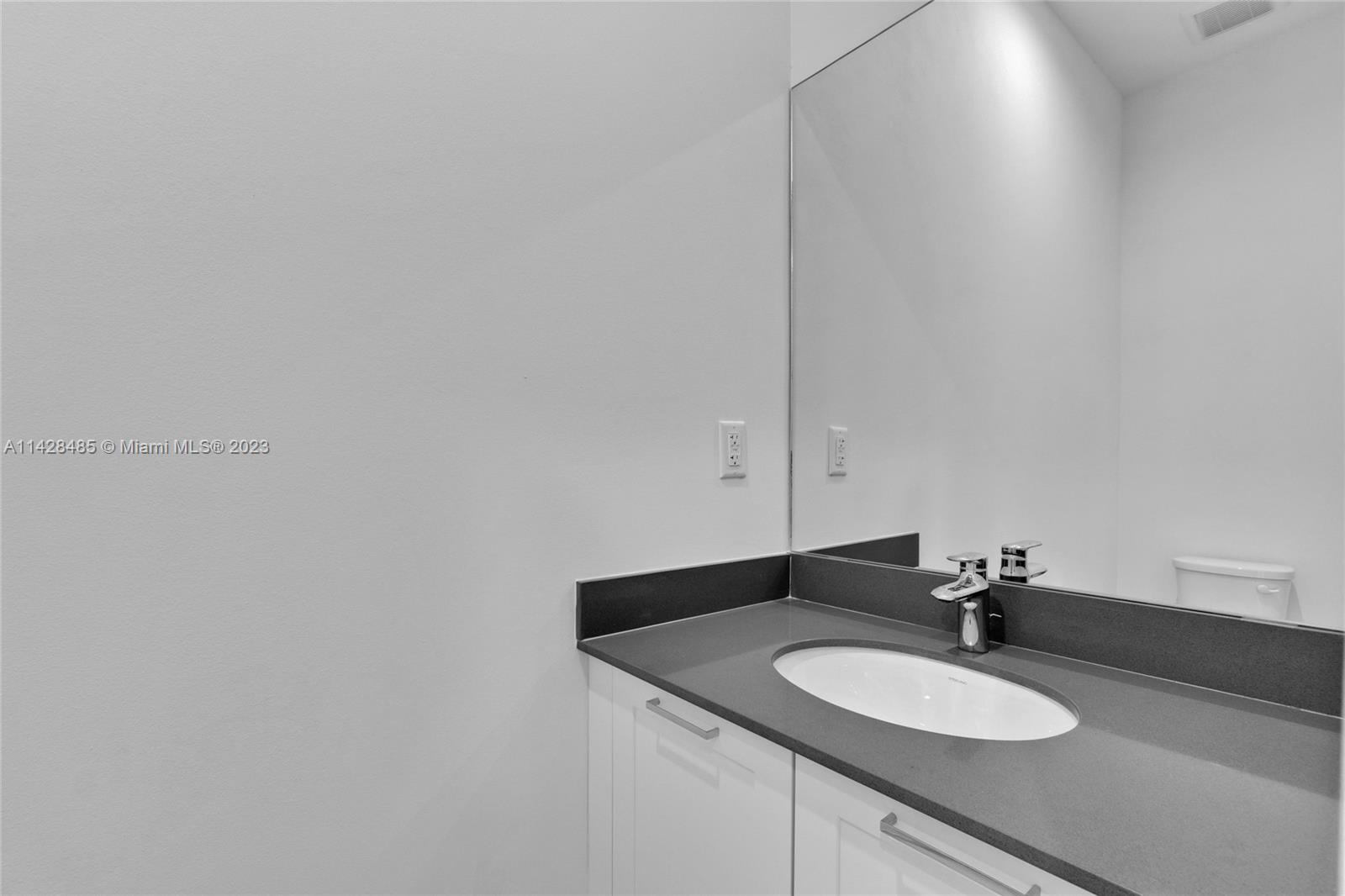 CANARIAS EAST - Residential Lease