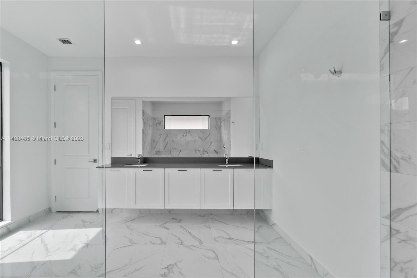CANARIAS EAST - Residential Lease