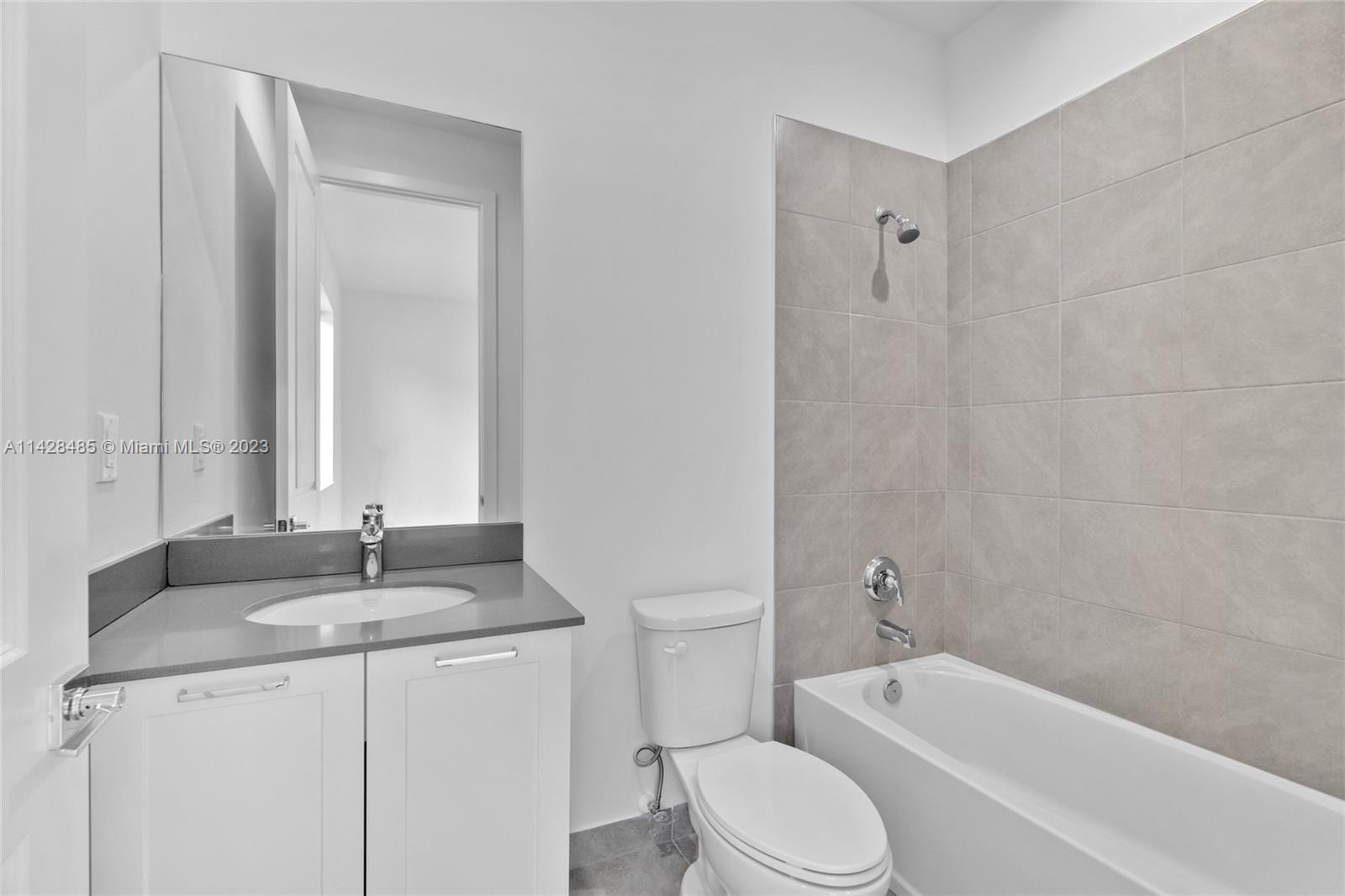 CANARIAS EAST - Residential Lease