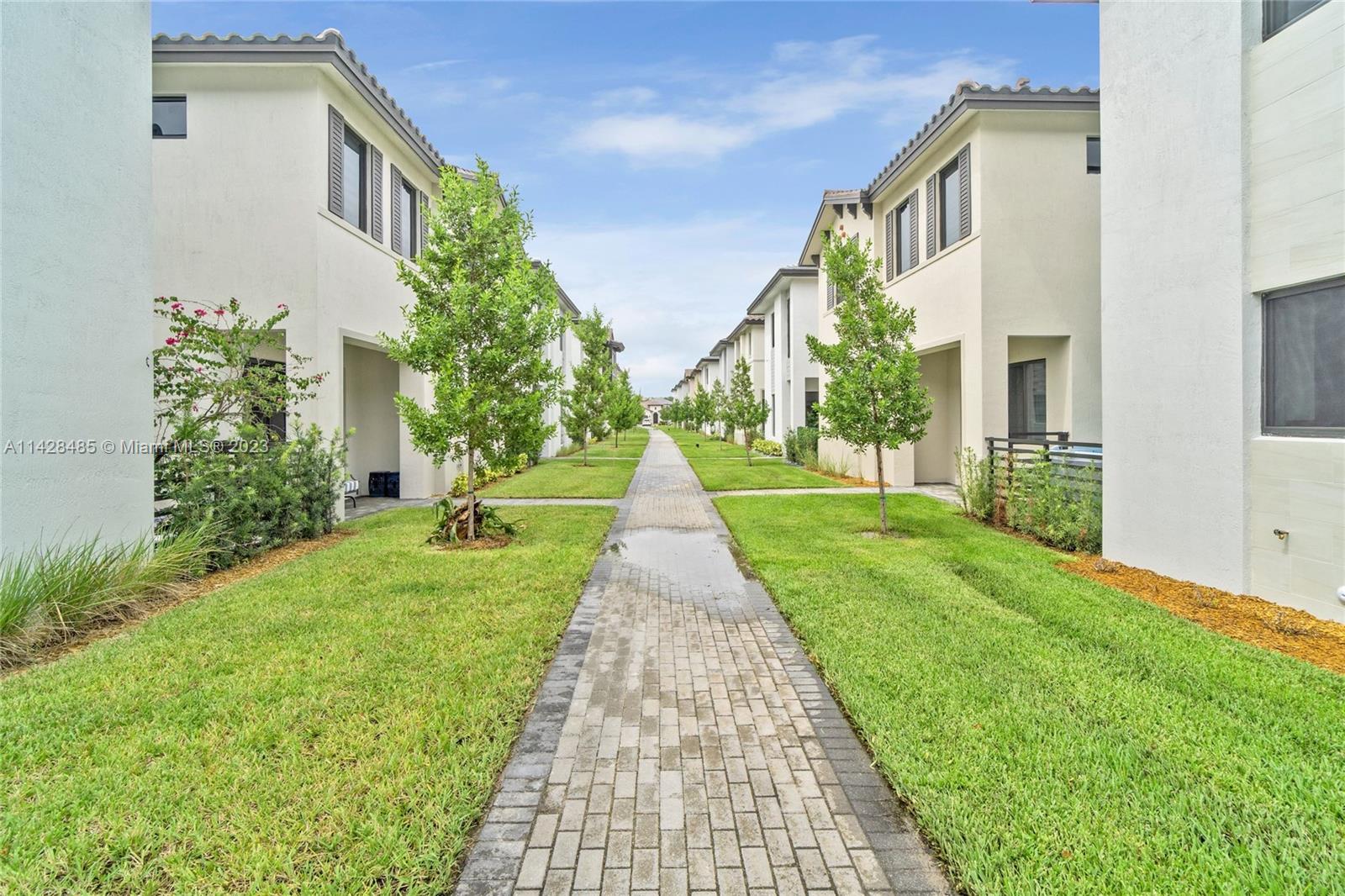 CANARIAS EAST - Residential Lease