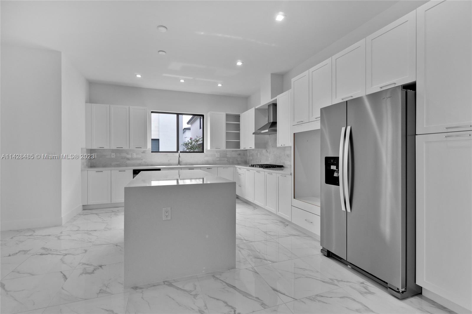 CANARIAS EAST - Residential Lease