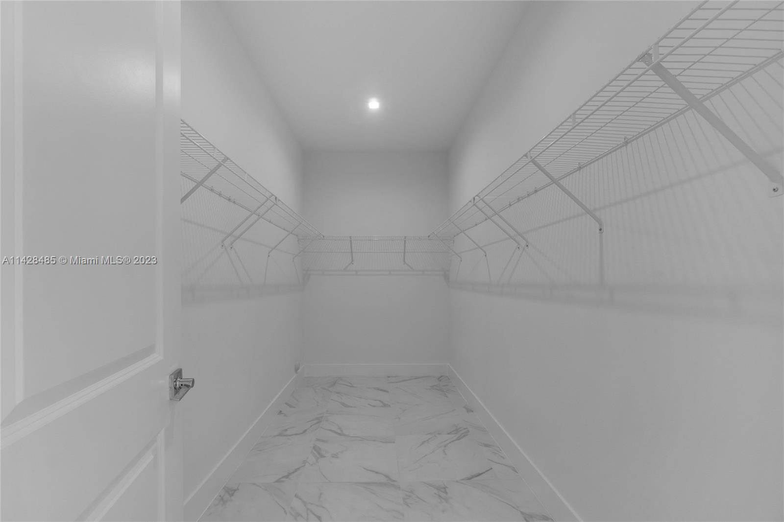CANARIAS EAST - Residential Lease