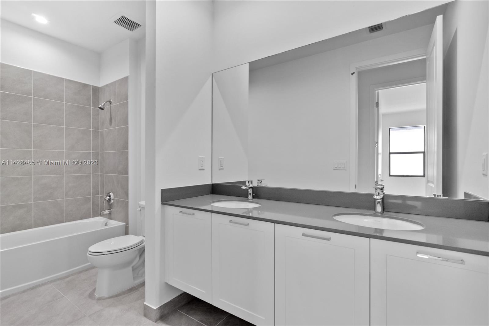 CANARIAS EAST - Residential Lease