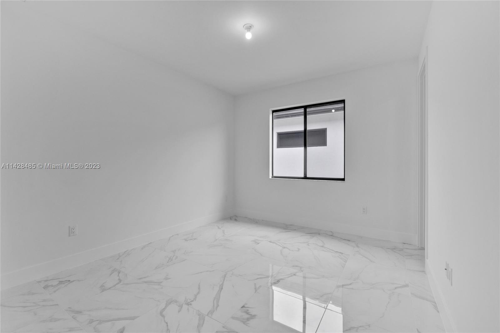 CANARIAS EAST - Residential Lease