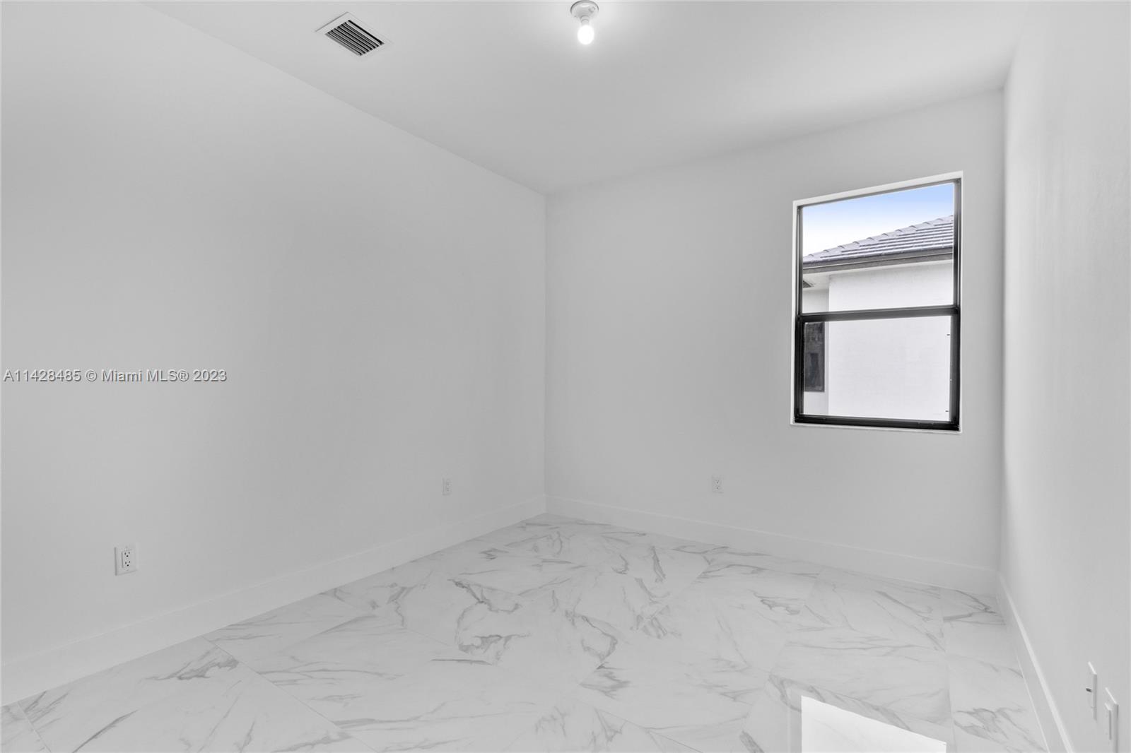 CANARIAS EAST - Residential Lease