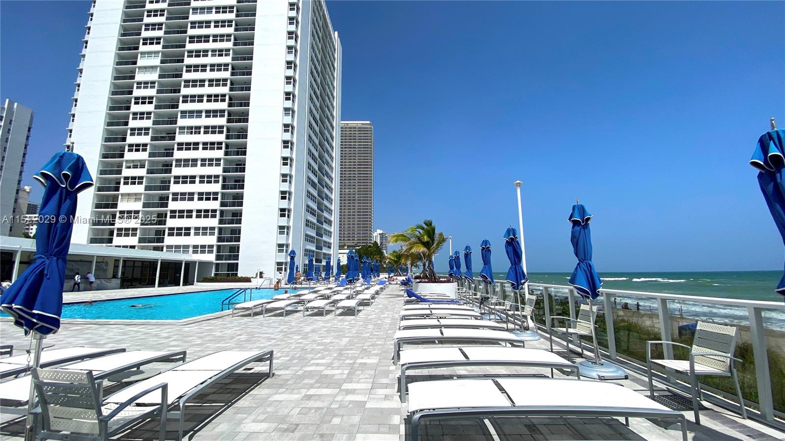 LA MER ESTATES SOUTH COND - Residential