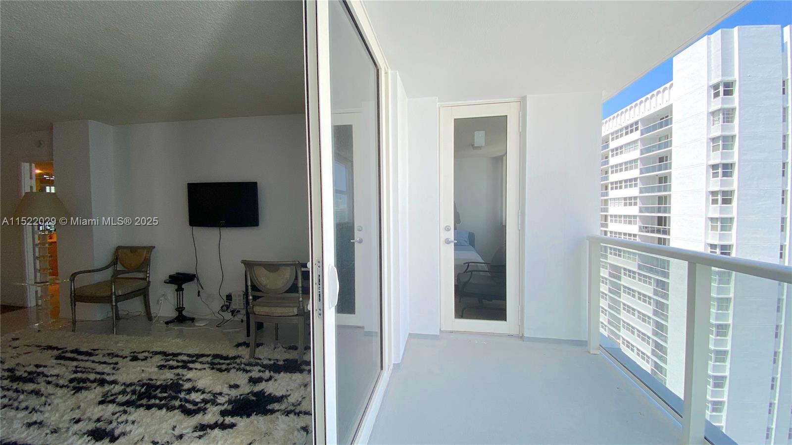 LA MER ESTATES SOUTH COND - Residential