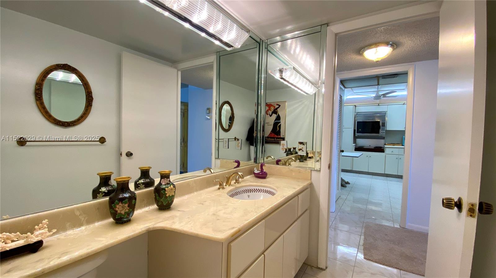 LA MER ESTATES SOUTH COND - Residential