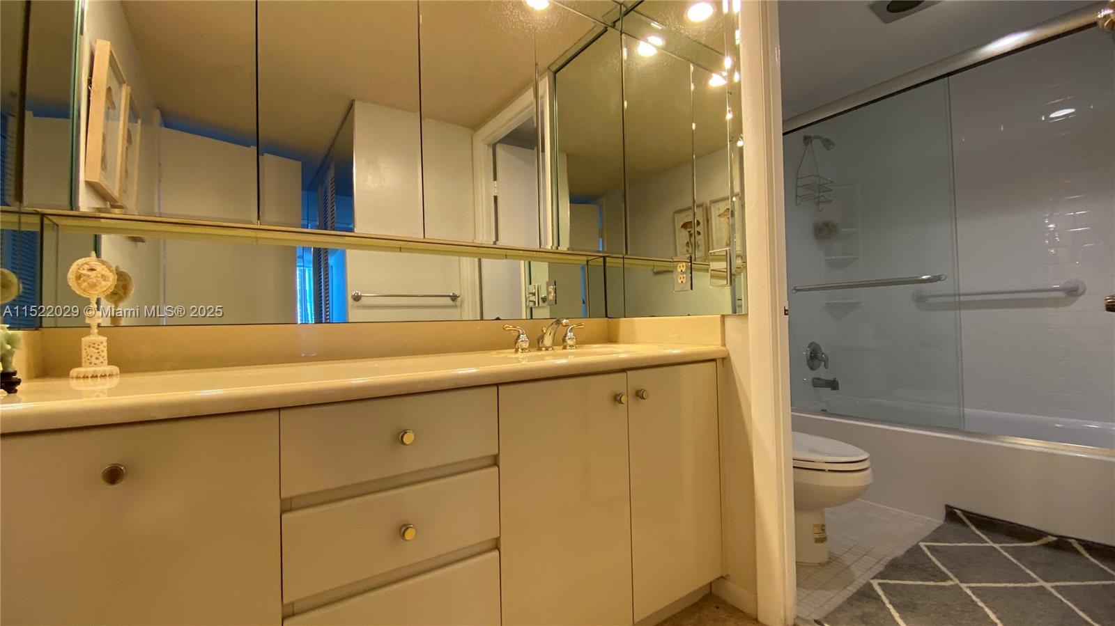 LA MER ESTATES SOUTH COND - Residential