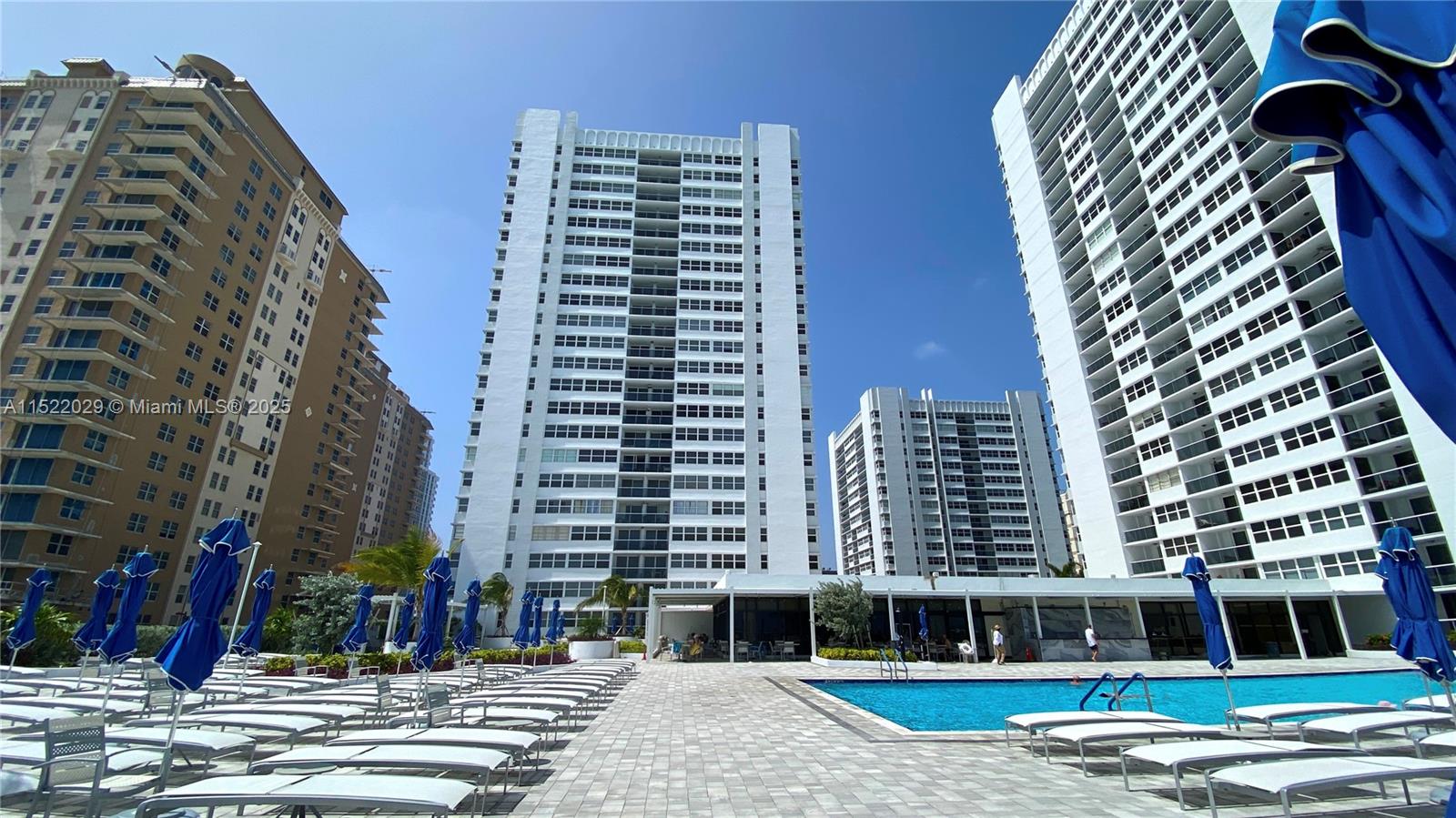 LA MER ESTATES SOUTH COND - Residential