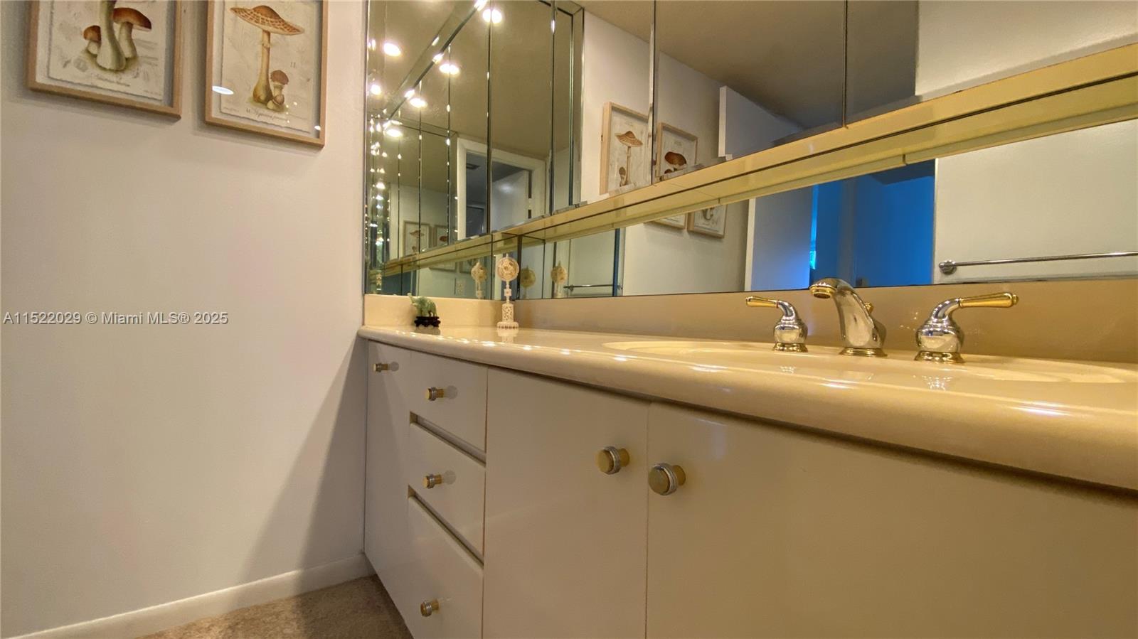LA MER ESTATES SOUTH COND - Residential