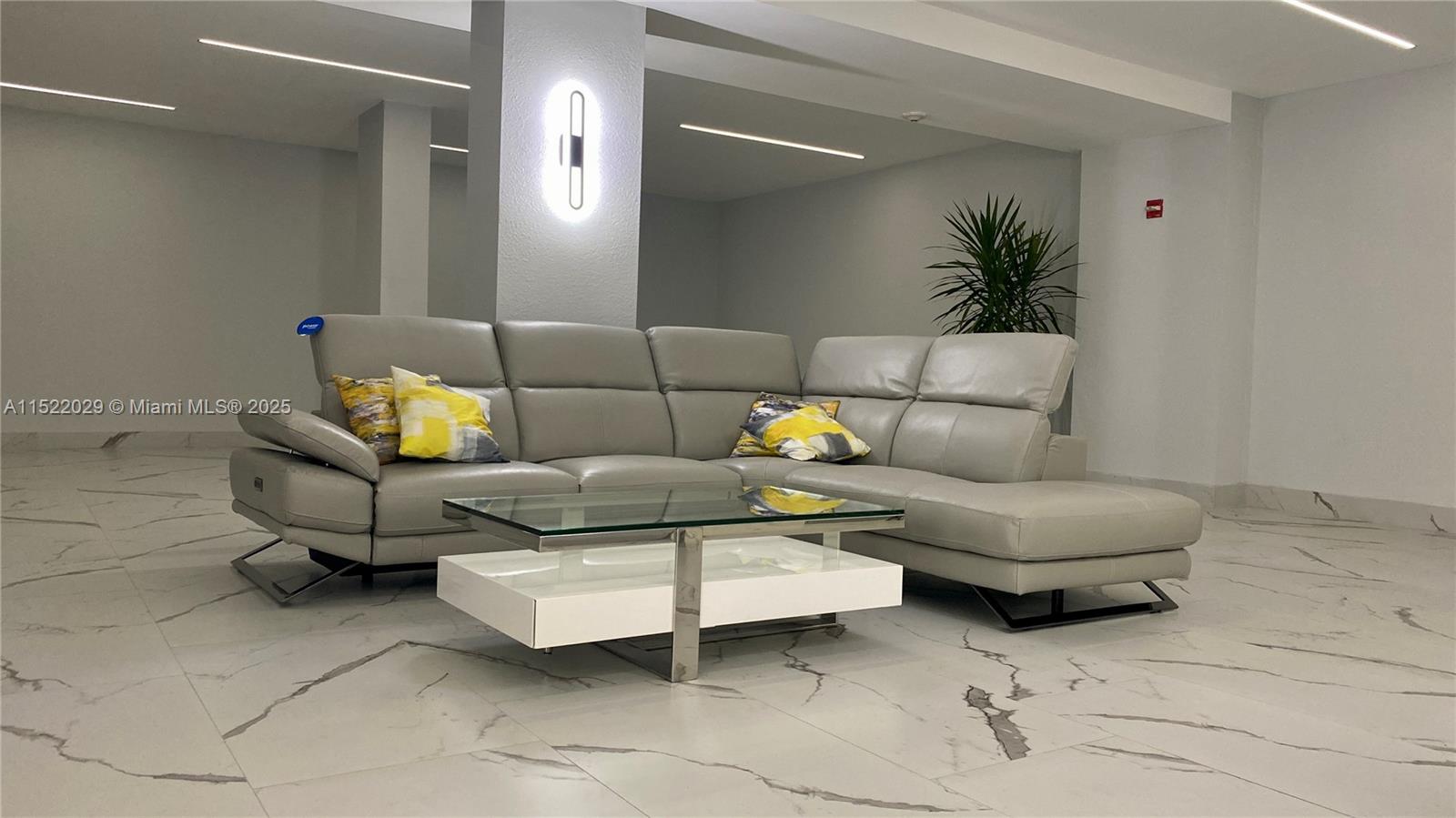 LA MER ESTATES SOUTH COND - Residential