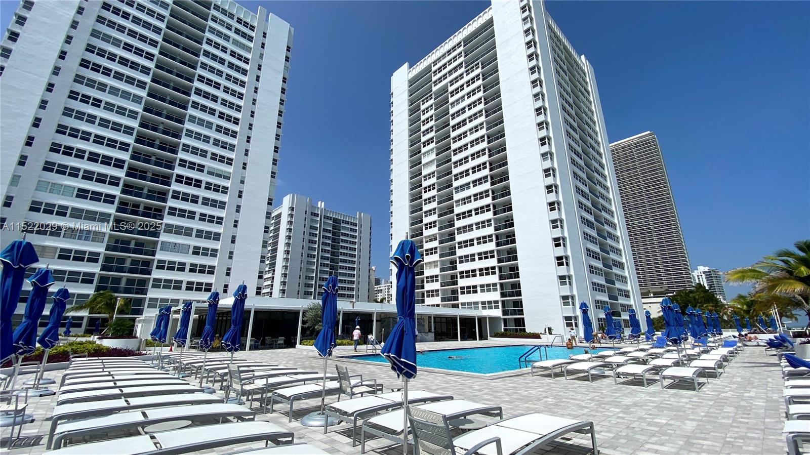 LA MER ESTATES SOUTH COND - Residential