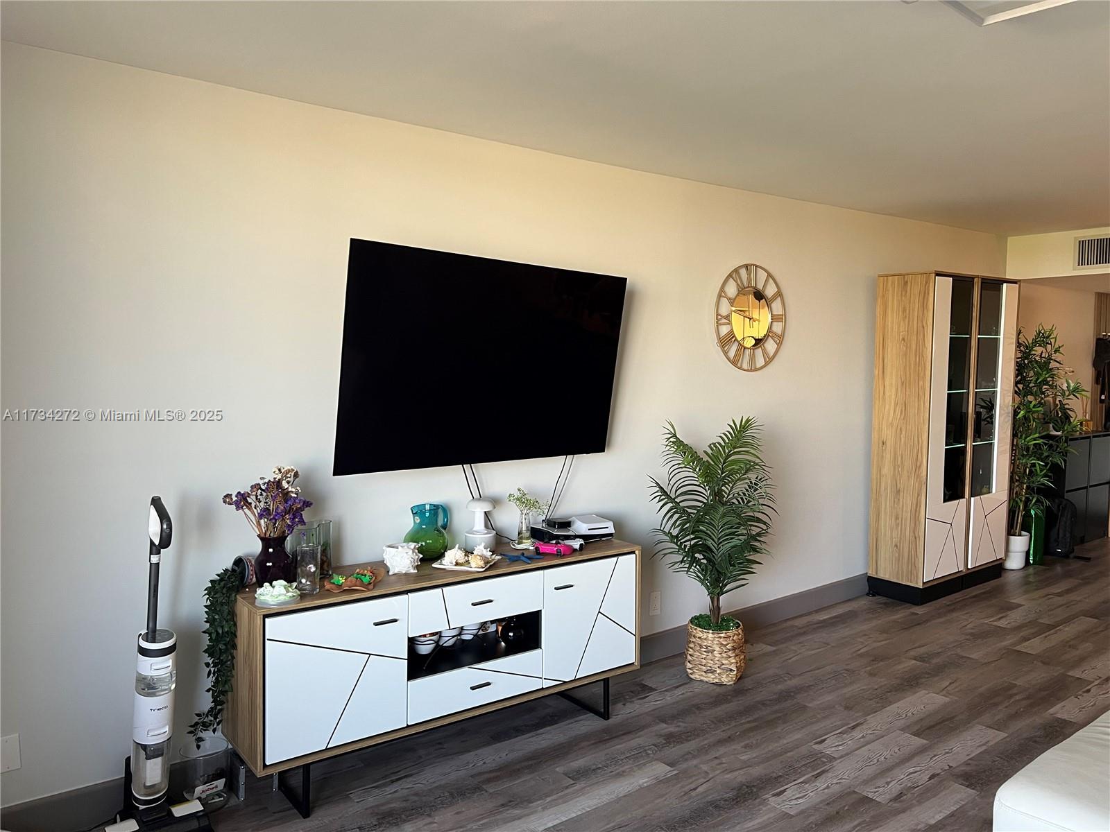 OLYMPUS CONDO PHASE - Residential