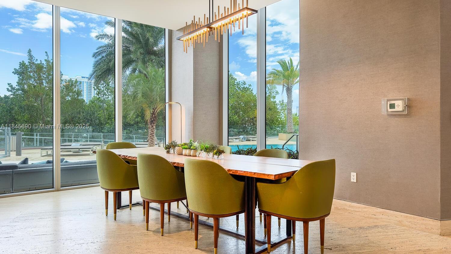 THE HARBOUR NORTH CONDO - Residential