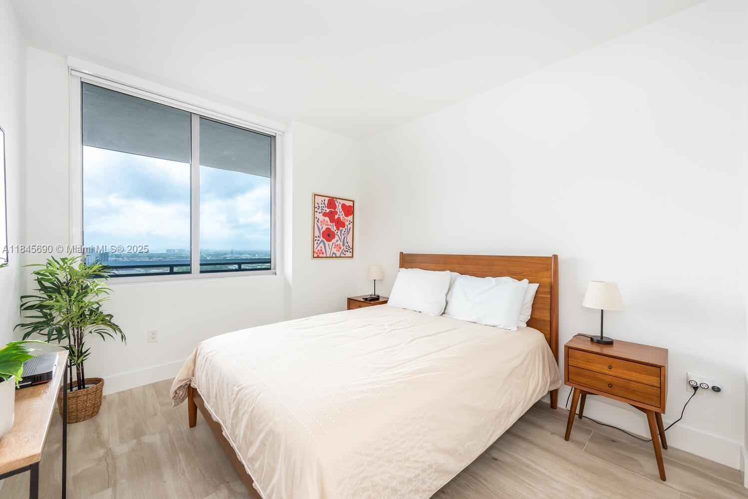 THE HARBOUR NORTH CONDO - Residential
