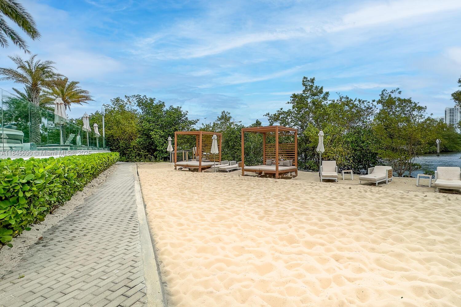 THE HARBOUR NORTH CONDO - Residential