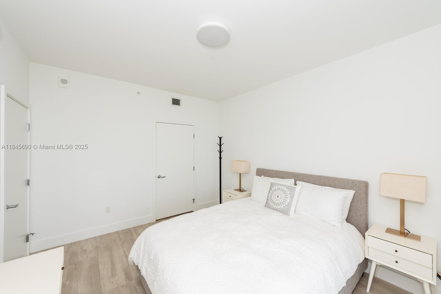 THE HARBOUR NORTH CONDO - Residential