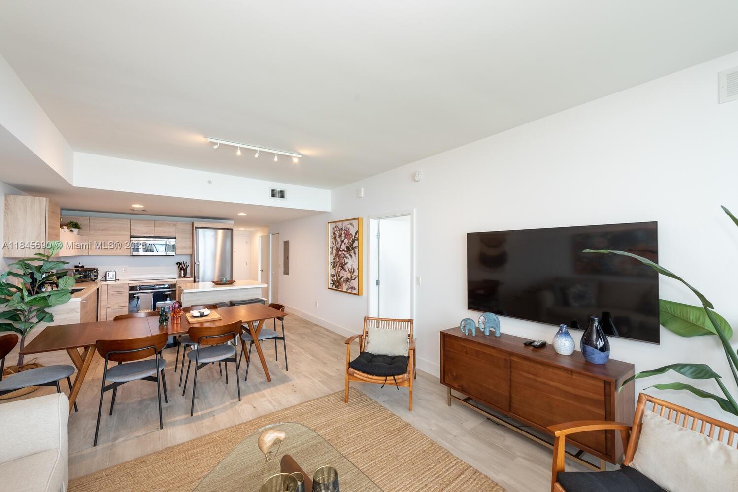 THE HARBOUR NORTH CONDO - Residential