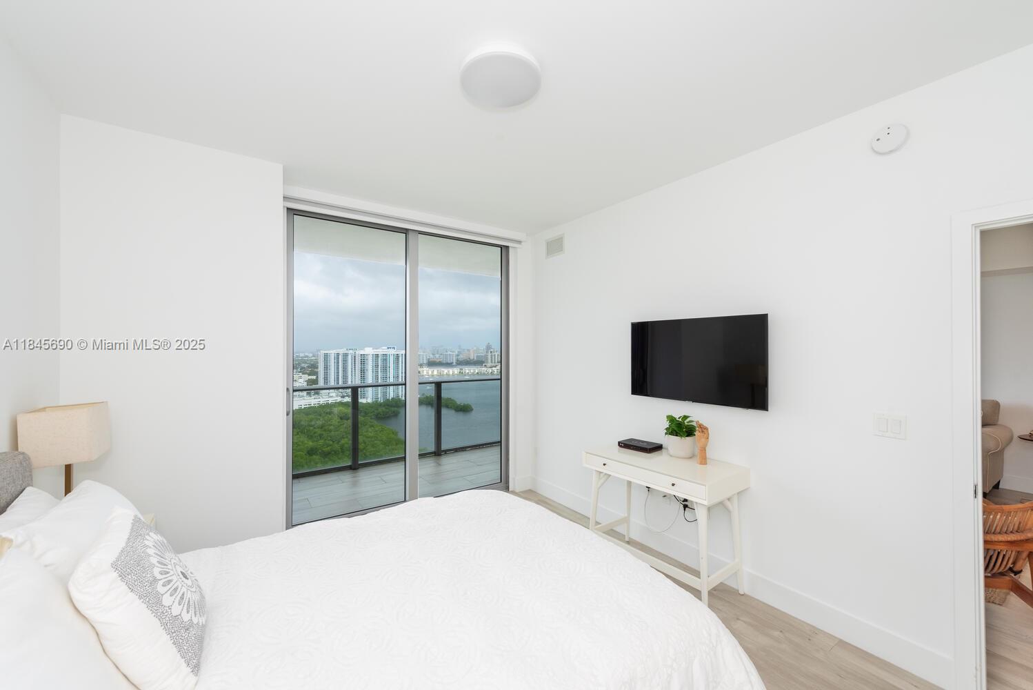 THE HARBOUR NORTH CONDO - Residential