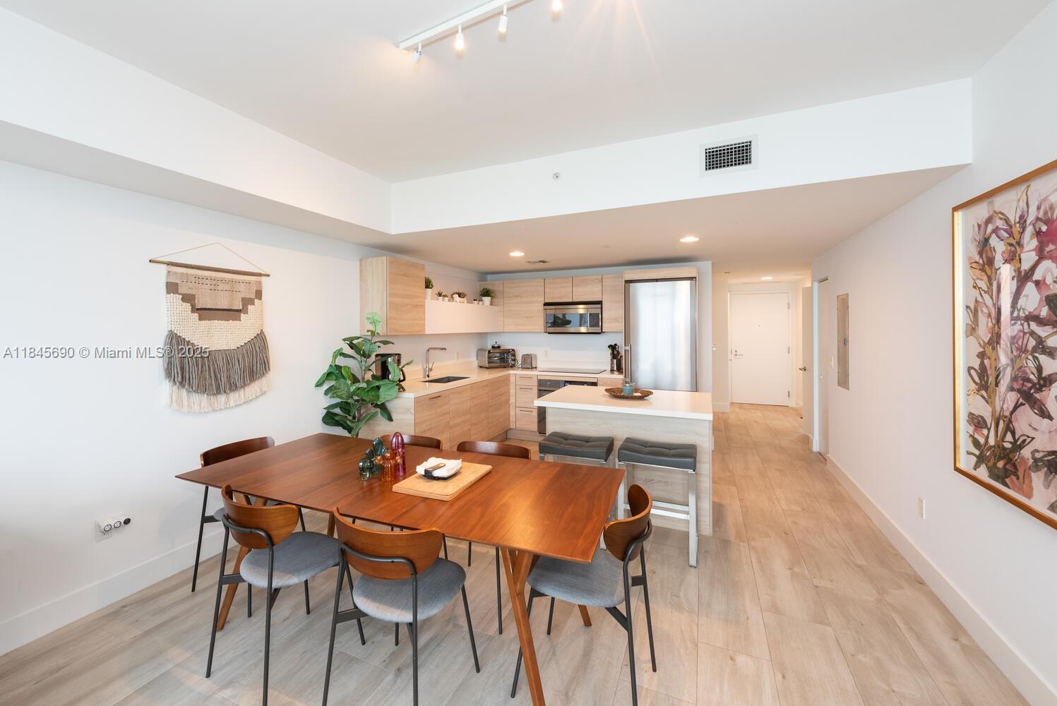 THE HARBOUR NORTH CONDO - Residential