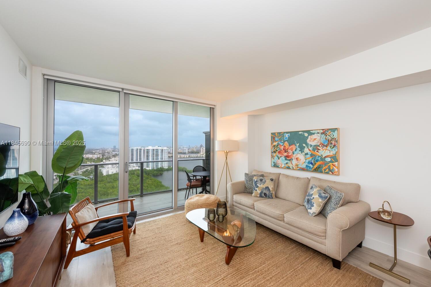 THE HARBOUR NORTH CONDO - Residential