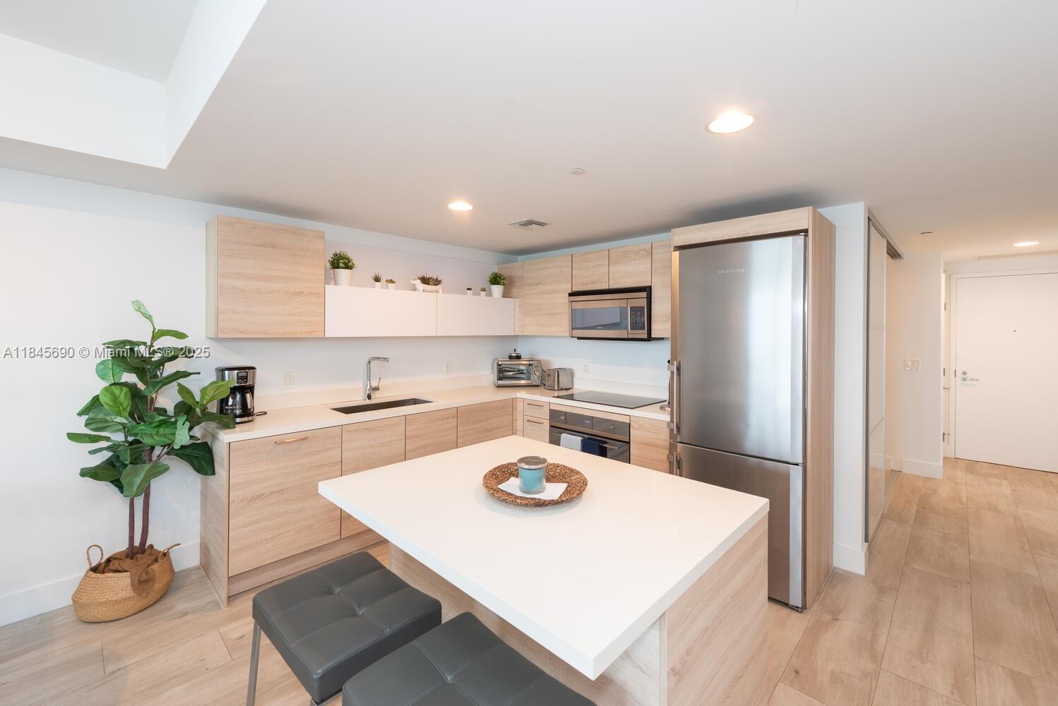 THE HARBOUR NORTH CONDO - Residential