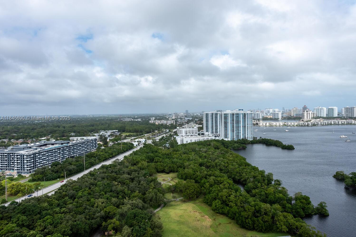 THE HARBOUR NORTH CONDO - Residential