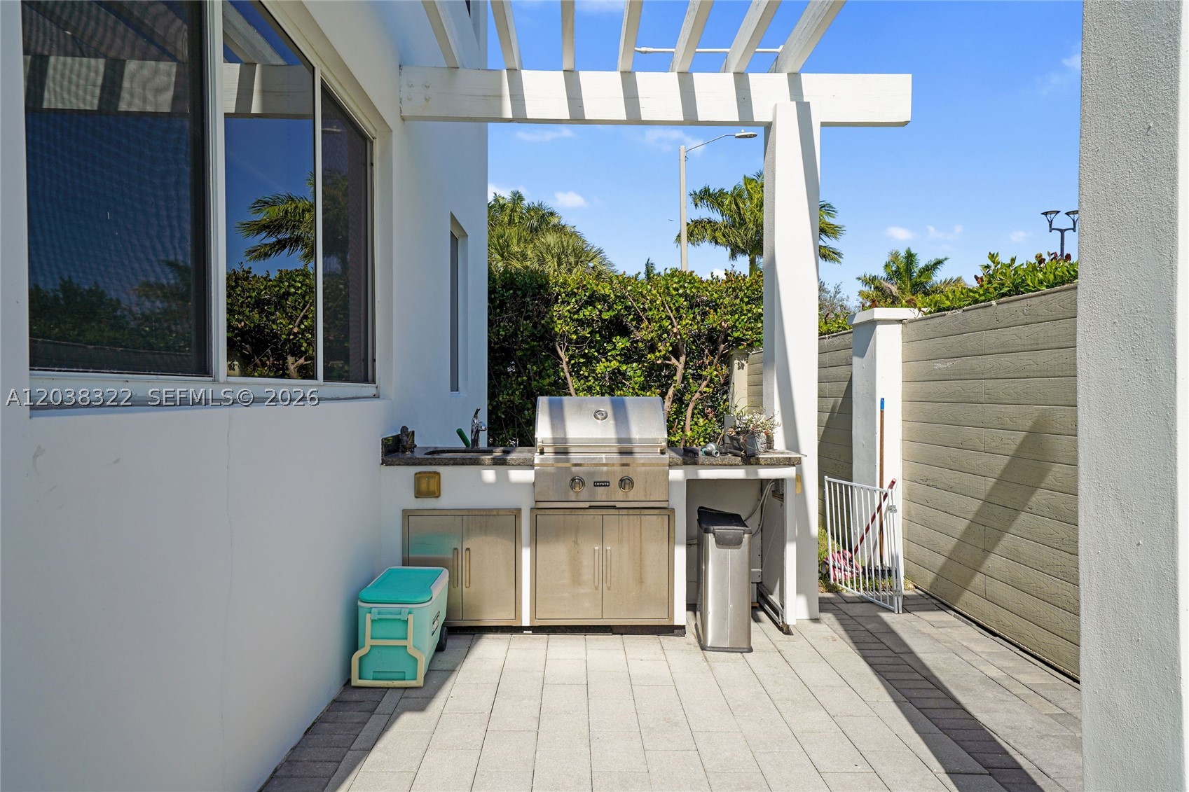 DORAL COMMONS RESIDENTIAL - Residential Lease