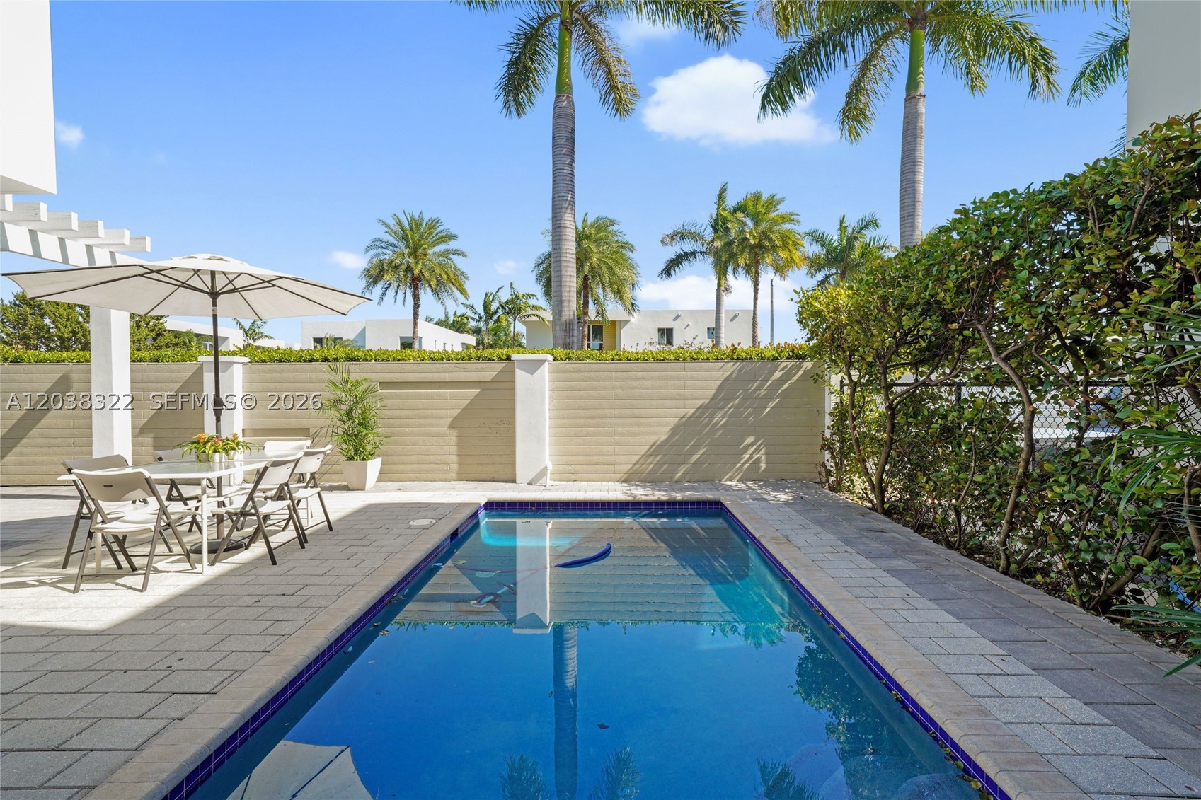 DORAL COMMONS RESIDENTIAL - Residential Lease