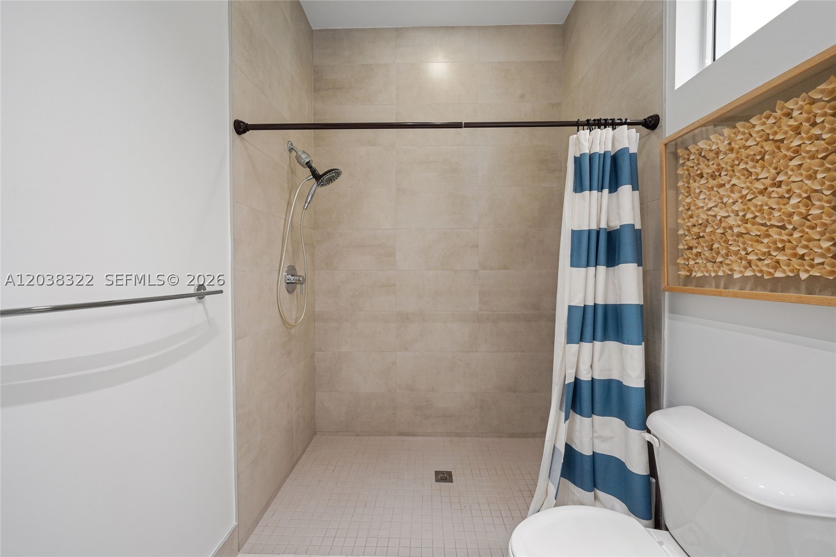 DORAL COMMONS RESIDENTIAL - Residential Lease
