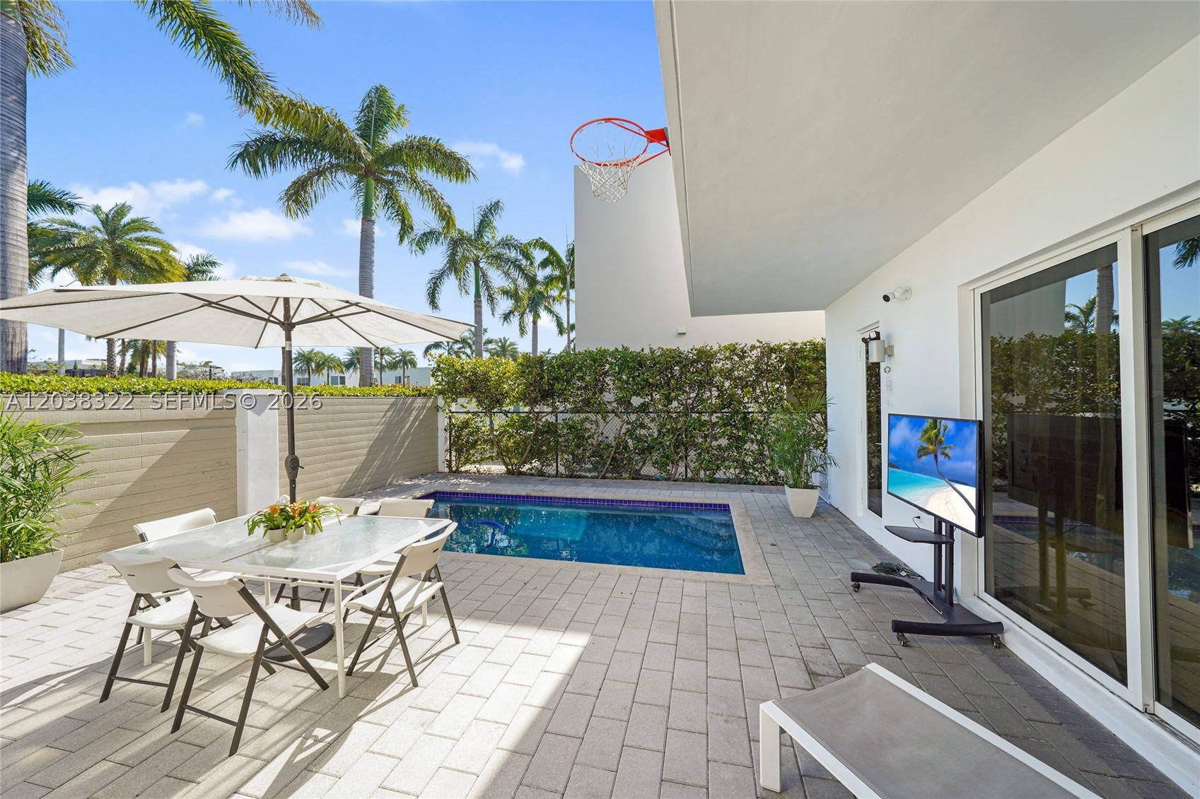 DORAL COMMONS RESIDENTIAL - Residential Lease