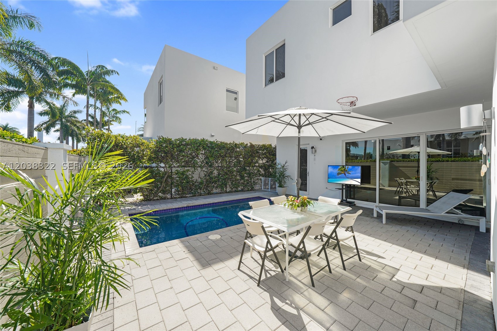 DORAL COMMONS RESIDENTIAL - Residential Lease