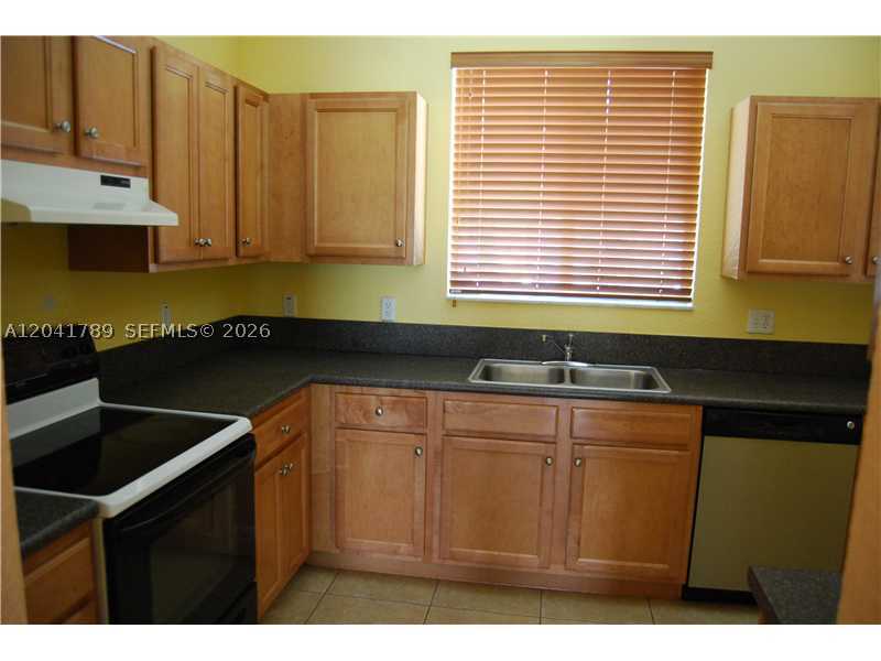 SOUTH POINTE COVE CONDO - Residential Lease