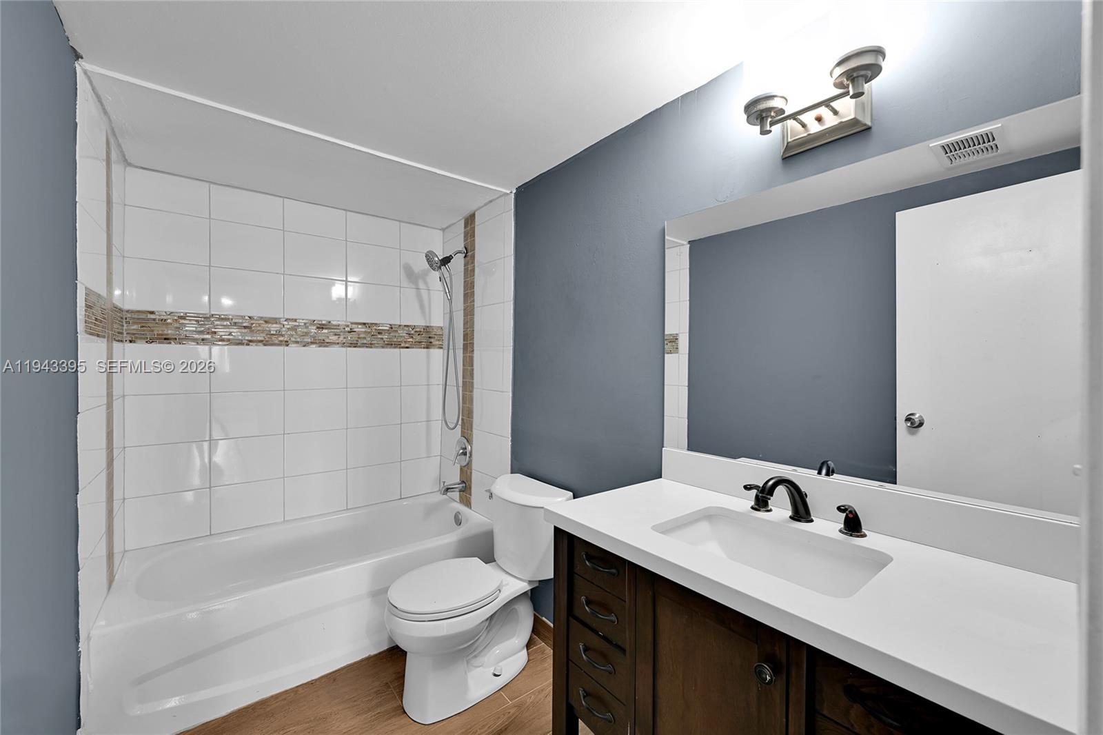 SOMERSET AT LAUDERDALE LA - Residential