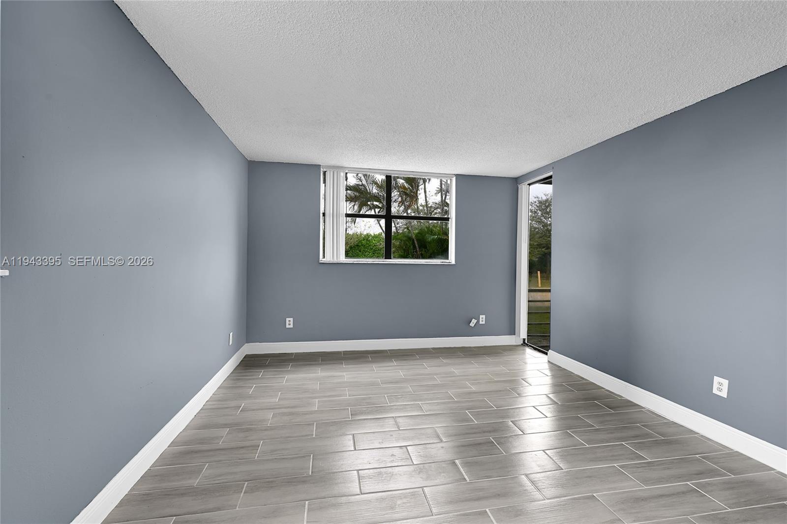 SOMERSET AT LAUDERDALE LA - Residential