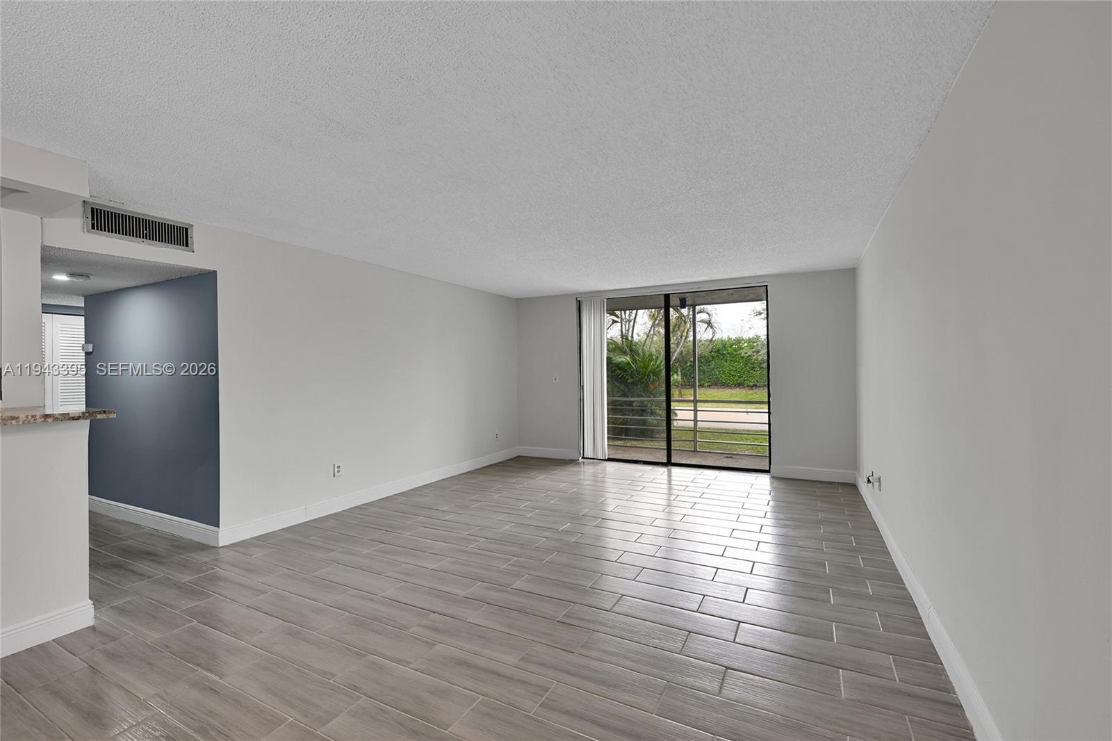 SOMERSET AT LAUDERDALE LA - Residential