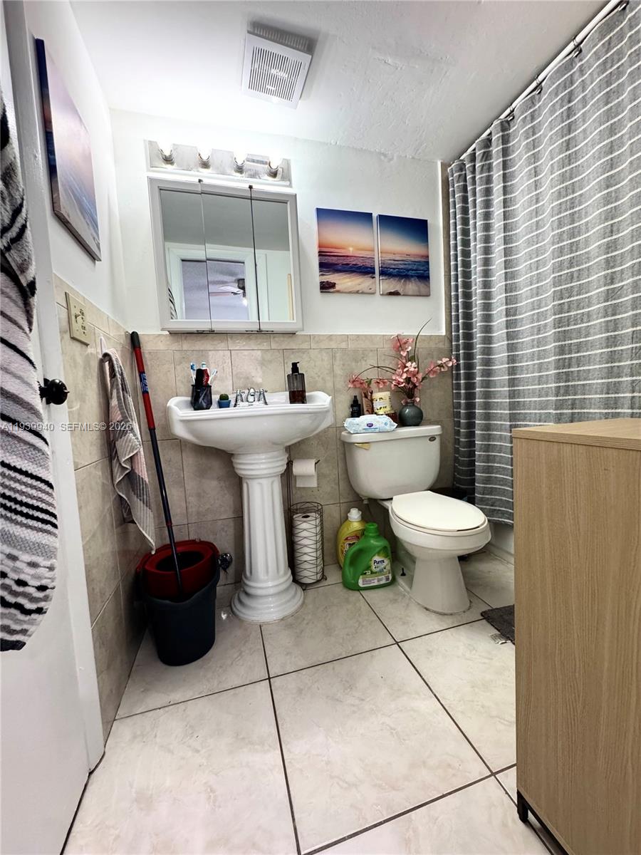 POINT SOUTH CONDO - Residential Lease