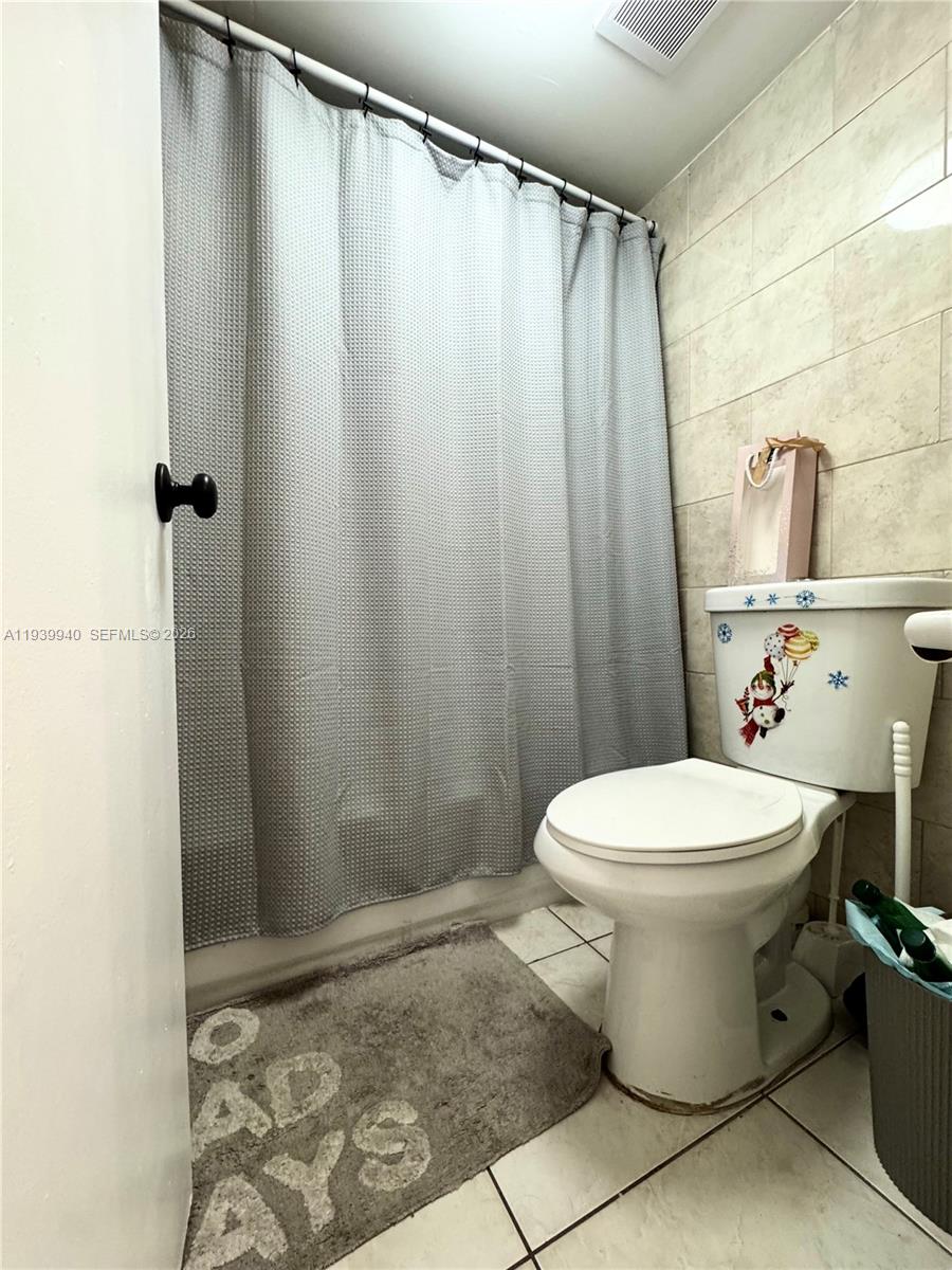 POINT SOUTH CONDO - Residential Lease