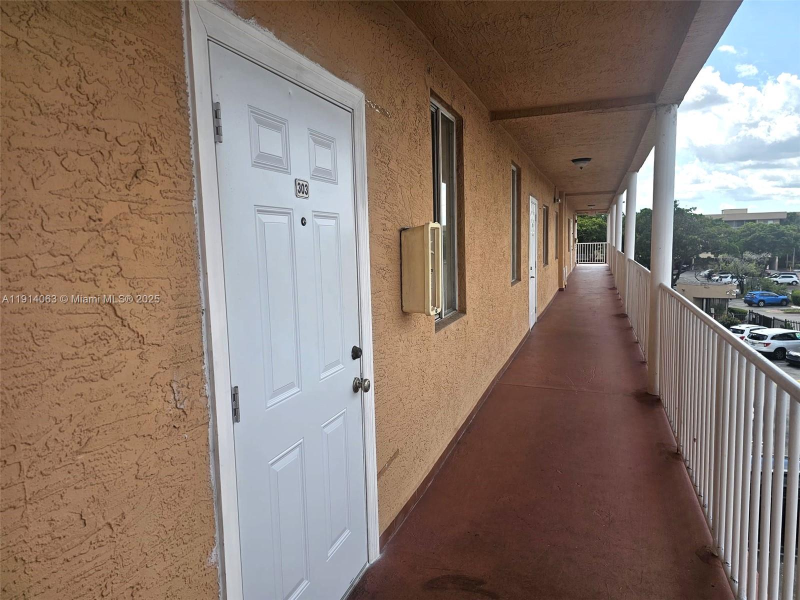 VENETIA VILLAS CONDO - Residential Lease