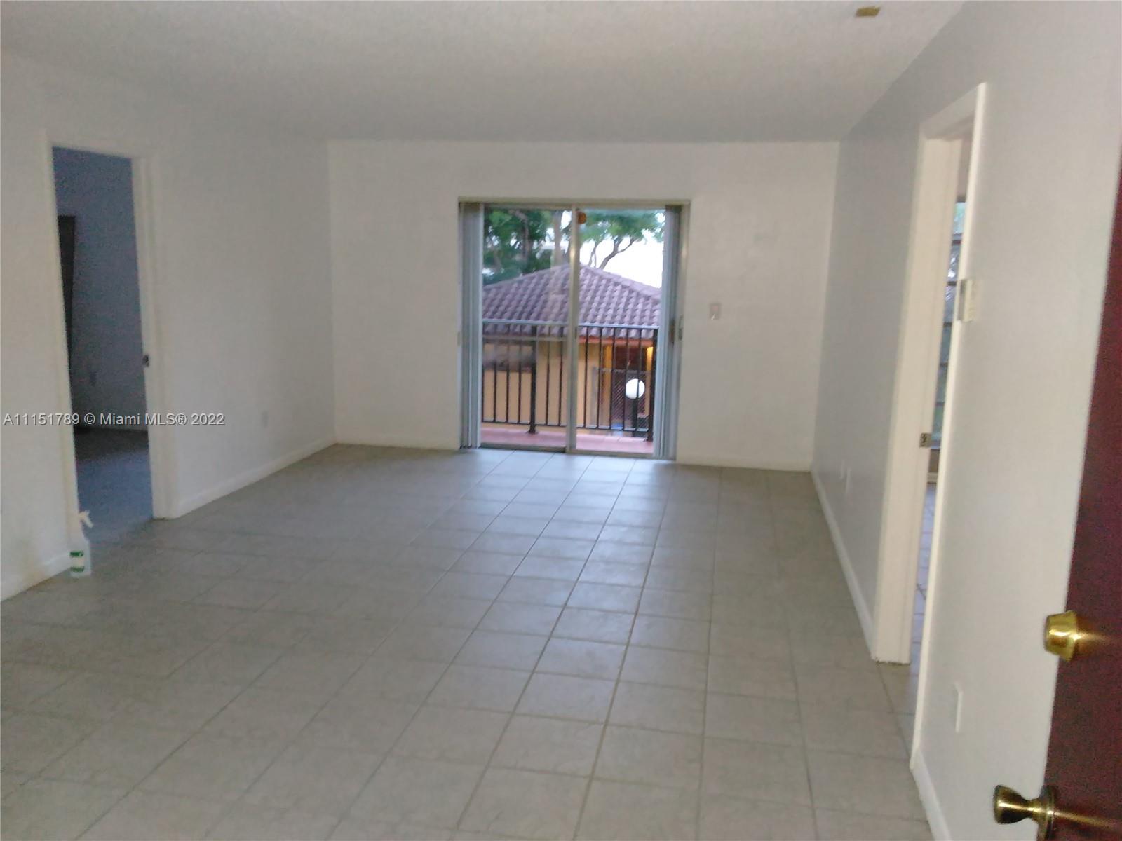HERE IS A NICE 2/2 IN THE HEART OF MIAMI. SPLIT BEDROOM DESIGN, TILED, ASSIGNED PARKING AND A NICE VIEW. IT WON`T LAST SO HURRY UP AND CALL TODAY.