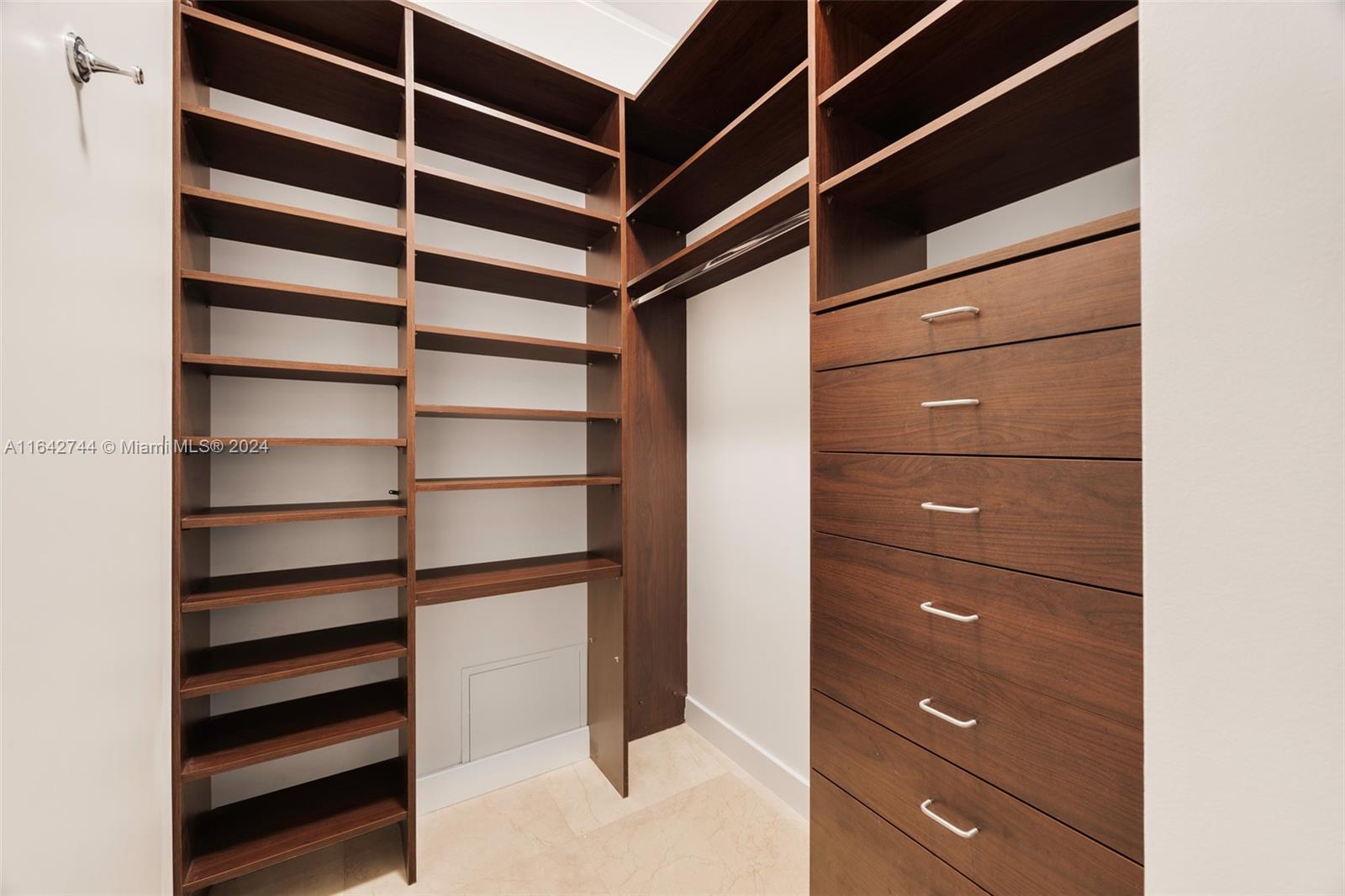 GROVENOR HOUSE CONDO - Residential