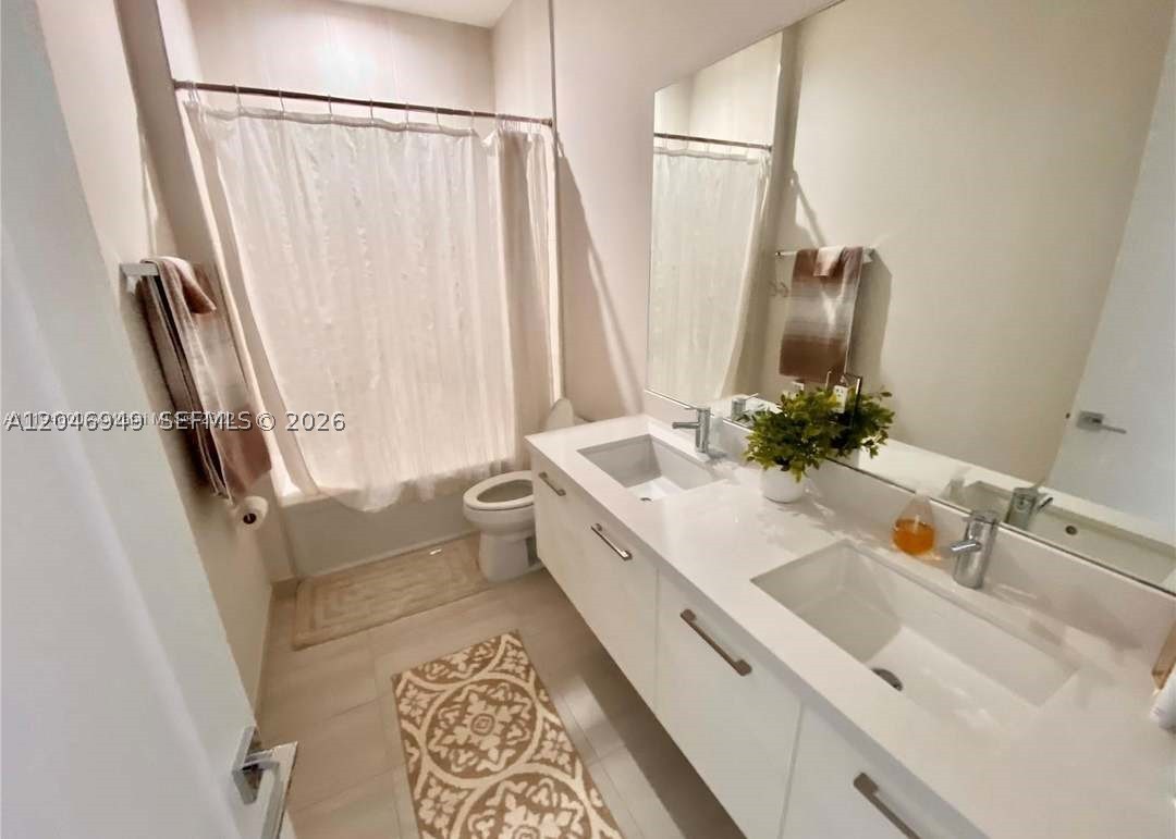 DOWNTOWN DORAL SOUTH PHAS - Residential