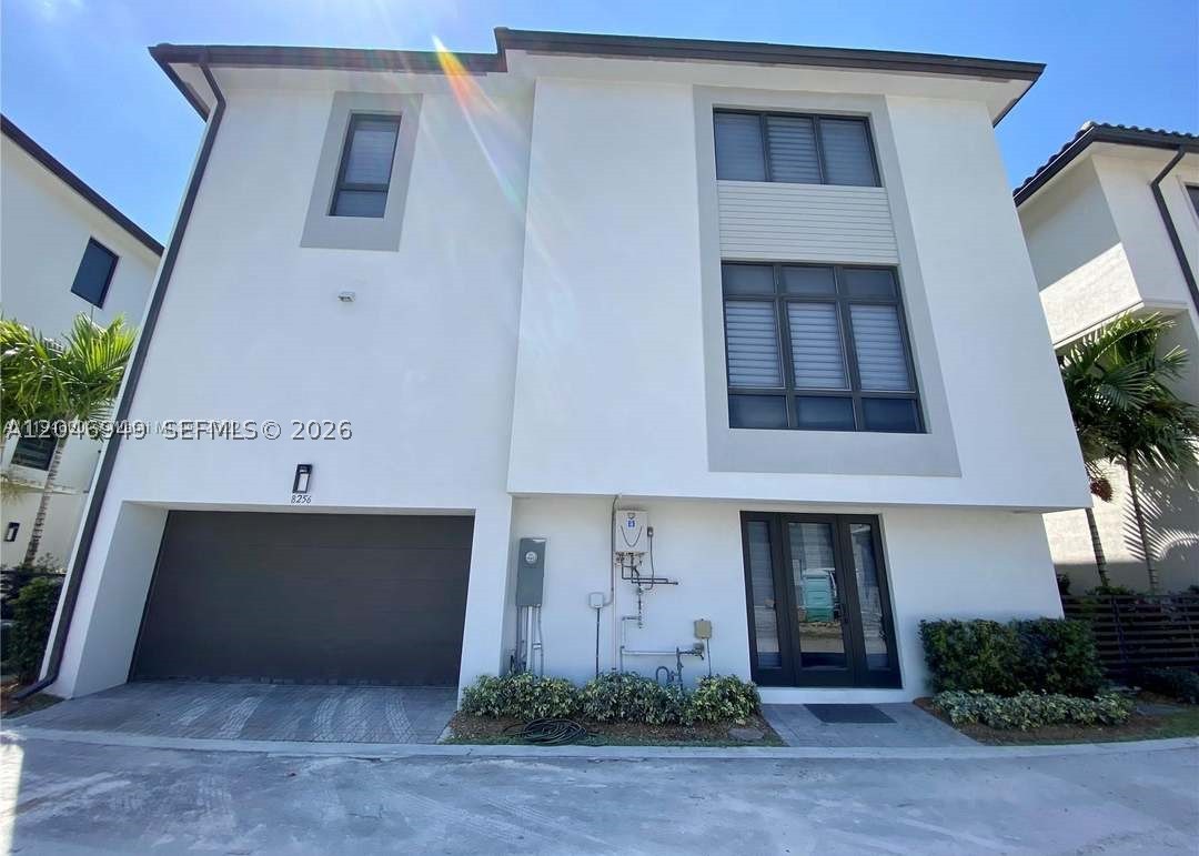 DOWNTOWN DORAL SOUTH PHAS - Residential