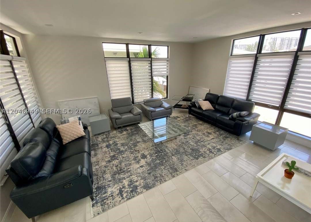 DOWNTOWN DORAL SOUTH PHAS - Residential